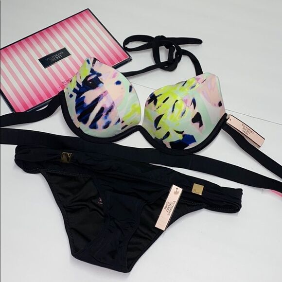 New! Victoria's Secret bikini - Picture 1 of 9